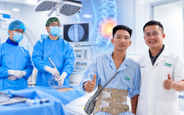 Đột phá y khoa tại một bệnh viện Hà Nội: Cố định cột sống qua vết rạch 1 cm