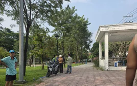 Nửa ngày sau va chạm với xe máy, người đàn ông tử vong trong công viên