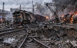 Mỗi tháng, Nga phá hủy 90 đầu máy xe lửa của Ukraine