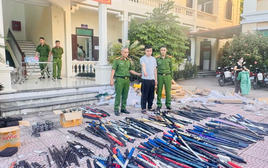 Khám xét khẩn cấp 2 địa điểm, khởi tố Ninh Văn Thanh SN 2002, tịch thu 1 tấn tang vật
