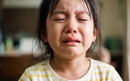 Không mắng nhiếc, phàn nàn 1 lời, nhưng đây là kiểu bà mẹ khiến con cái khiếp sợ và ám ảnh nhất!