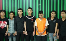 Giữ khẩn cấp 7 người trong vụ ô tô tông vào đám đông trước quán ăn ở TPHCM