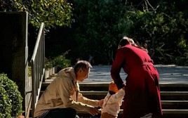 1 kiểu bất hiếu mới đang âm thầm xuất hiện: Cha mẹ không nhận ra, thậm chí còn tự hào khoe con
