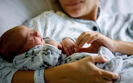 Kết hôn ở tuổi 35, 40 mới muốn sinh con: Bác sĩ chỉ ra điều nhiều người trẻ đang bỏ qua