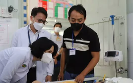 Bầu trời TPHCM mờ đục, coi chừng trẻ bệnh nặng