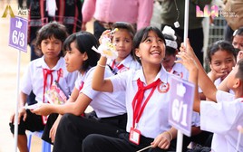 Ngày đặc biệt của hơn 1.000 học sinh Trường Phổ thông nội trú Tiểu học và Trung học cơ sở Tây Giang