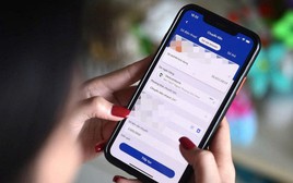Tôi phát hiện mỗi tháng con trai đều bí mật gửi tiền cho một người phụ nữ, nhưng biết danh tính rồi tôi lại thấy khó xử với con dâu