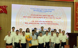 Nam sinh lao xuống nước cứu 2 em nhỏ được Chủ tịch tỉnh tặng Bằng khen
