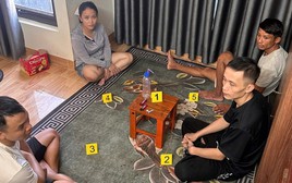 Kiểm tra căn nhà 2 tầng lúc 14 giờ, bắt giữ Nguyễn Thị Trang SN 1996 