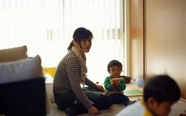 “Mẹ không kiếm ra tiền à?”: Câu hỏi của con khiến người mẹ ở nhà hai năm cứng họng