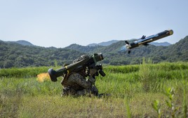 Xe tăng Trung Quốc gặp nguy khi Ấn Độ bắt đầu sản xuất tên lửa Javelin?