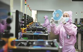 Tung hô là vậy nhưng trình độ sản xuất chip của Trung Quốc vẫn "mắc kẹt ở năm 2004", bám đuổi ASML trong tuyệt vọng