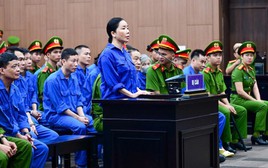 Để 2,5 tỷ đồng trong thùng hoa quả mang đi 'chạy' giám định tâm thần