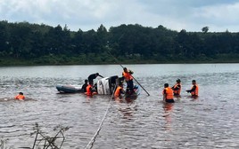 Tìm thấy chiếc ô tô bị lũ cuốn trôi cùng người phụ nữ sau 8 ngày
