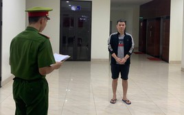 Nhận 30.000 USD đổi tiền cho người nước ngoài rồi chặn liên lạc