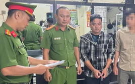 Khởi tố nhóm đối tượng bắt giữ người trái phép để ép viết giấy nợ