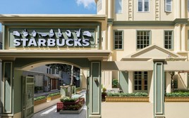 Lần đầu tiên của Starbucks: Mở cửa hàng "trong hẻm", nhân viên giao tiếp bằng thủ ngữ