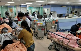 Nam bệnh nhân 25 tuổi gây phẫn nộ khi dùng máu nhiễm HIV "tấn công" 2 nhân viên y tế