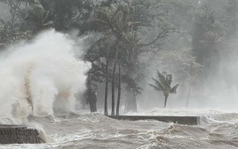 Chủ động ứng phó áp thấp nhiệt đới có khả năng mạnh lên thành bão; mưa lớn diện rộng, nguy cơ lũ quét, sạt lở đất...