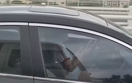 Xử phạt nữ tài xế dùng điện thoại khi lái ô tô, tỏ “thái độ” khi bị phản ánh