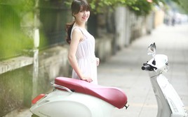 Người đẹp Việt nhẹ nhàng cùng Vespa Primavera