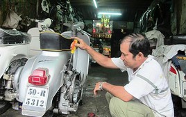 'Phù thủy' độ Vespa cổ
