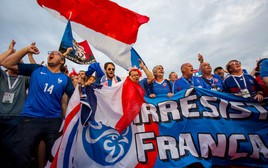 CĐV Pháp và Croatia mở hội tại Moscow trước thềm trận chung kết World Cup