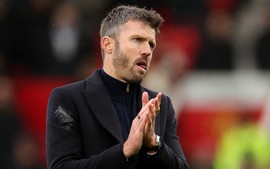 Gary Neville: Cầu thủ Man Utd trêu đùa, lừa dối Carrick