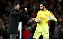 Arteta đứng tim sau pha cứu thua xuất sắc của Raya