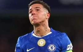 Enzo Fernandez vắng mặt trận gặp Man City dù đã xin lỗi Rosenior