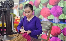 Có gì ở làng sản xuất hương trầm trăm tuổi hút khách du lịch bậc nhất Cố đô Huế?
