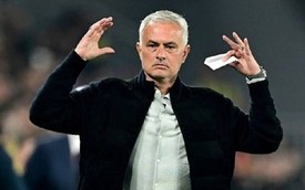 Jose Mourinho lại gây sốc với tuyên bố 'tung đồng xu để chọn đội hình'