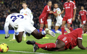 Liverpool tiếp tục trượt dài, Salah tuyên bố "cạch mặt" HLV Arne Slot