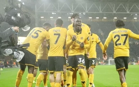 Đội chót bảng Wolves tiếp tục khuấy đảo tốp đầu