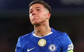 Enzo Fernandez vắng mặt trận gặp Man City dù đã xin lỗi Rosenior