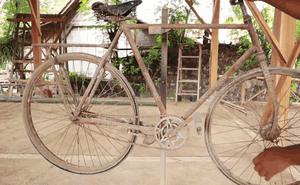 Clip: Cầu kỳ phục chế xe đạp Thống Nhất cũ nát thành mới tinh