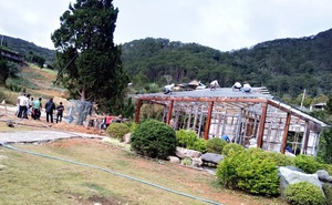 Cưỡng chế hàng loạt nhà xây trái phép trong 'làng biệt thự' ở Lâm Đồng