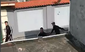Hàng chục côn đồ xăm trổ đi 5 ôtô mang theo hung khí đại náo vùng quê