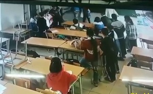 Vụ phụ huynh xông vào lớp đánh học sinh ở Điện Biên: Gia đình yêu cầu trường trích xuất camera tại lớp