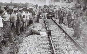 Người phụ nữ chết gục bên đường ray xe lửa, ngỡ tai nạn thương tâm nhưng lại là tội ác của hơn 30 người đàn ông, khởi nguồn từ mẹ chồng tàn độc