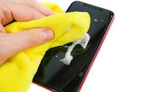 Hướng dẫn bạn cách vệ sinh iPhone sạch sẽ khỏi cần ra hàng