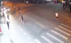 Hà Nội: Nhóm thanh thiếu niên truy sát, chém người đàn ông gục chết gần cổng công an phường