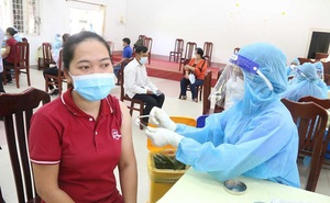 Quận đầu tiên ở TPHCM hoàn thành tiêm vắc-xin ngừa COVID-19