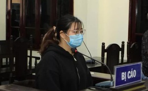 Thấy trẻ mầm non khóc, nữ sinh nhét giẻ vào miệng và giữ chặt chân tay