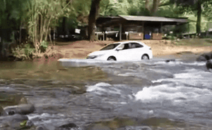 Honda City lội suối 'cực gắt', CĐM thán phục: 'Thế này không khác gì xe bán tải'