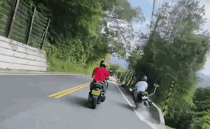 Clip: Vượt ẩu trên đường đèo, nam thanh niên gặp tai nạn kinh hoàng