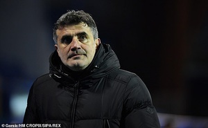 Vừa thua Mourinho, HLV Dinamo Zagreb lại lãnh án tù