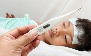 Bé cắn lưỡi khi sốt cao, co giật?