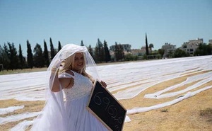 Choáng với cảnh tượng cô dâu đeo khăn voan cưới dài gần 7km