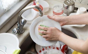 Bỏ ngay những thói quen này khi rửa bát kẻo rước bệnh vào thân
